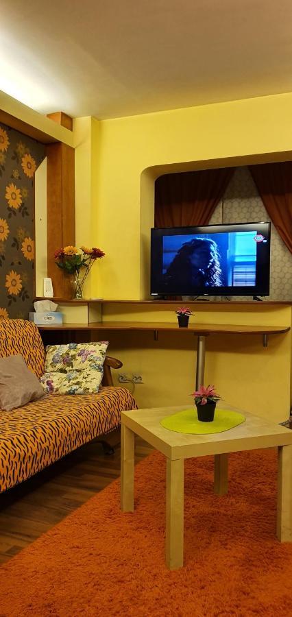 My House - Ultracentral Romana Square Near Old Town Bukares Bagian luar foto