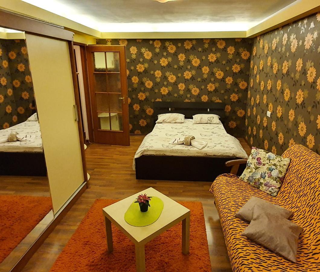 My House - Ultracentral Romana Square Near Old Town Bukares Bagian luar foto