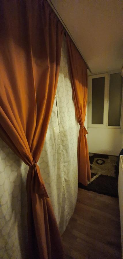 My House - Ultracentral Romana Square Near Old Town Bukares Bagian luar foto