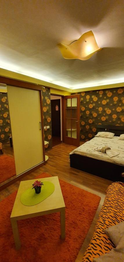My House - Ultracentral Romana Square Near Old Town Bukares Bagian luar foto