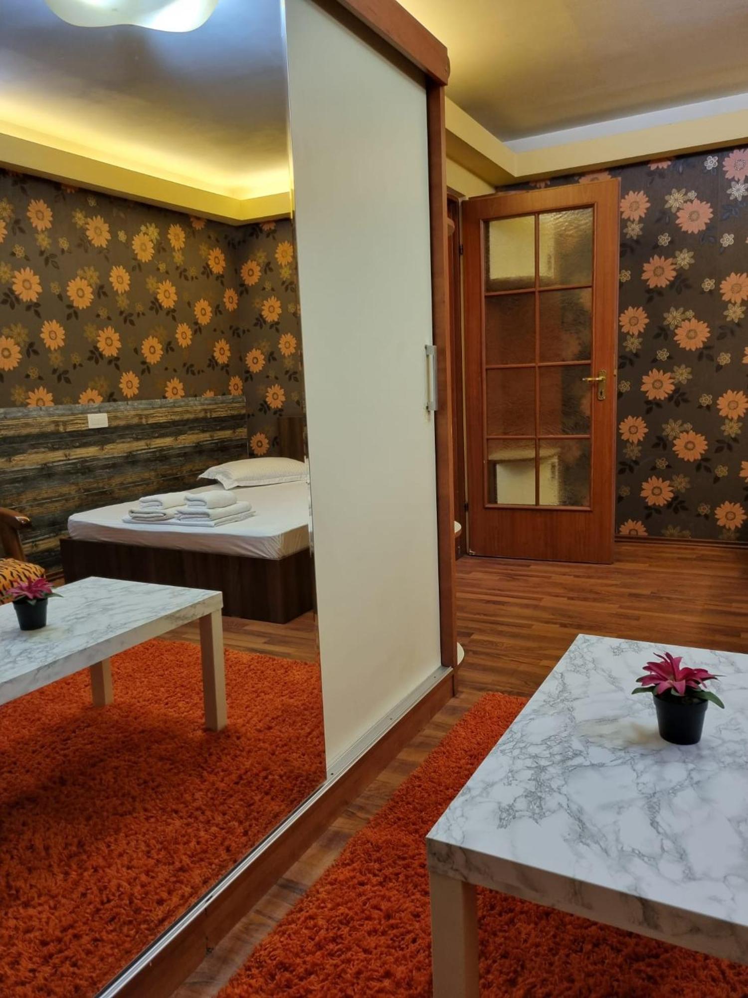 My House - Ultracentral Romana Square Near Old Town Bukares Bagian luar foto