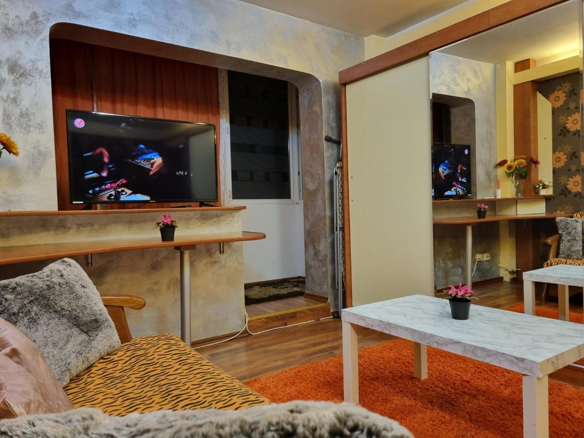 My House - Ultracentral Romana Square Near Old Town Bukares Bagian luar foto